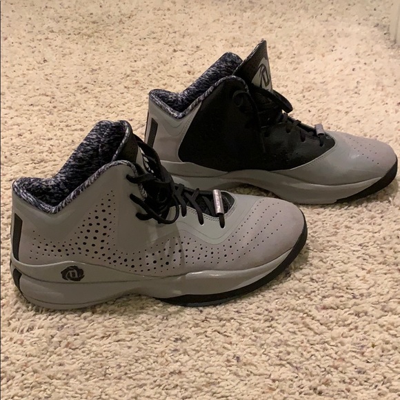 Addidas Derrick Rose basketball shoes (mens) - Picture 3 of 4